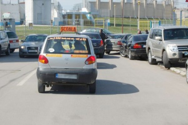 Proba practică pentru permisul auto, suspendată